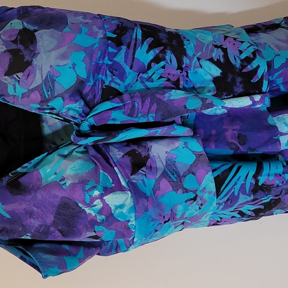 Avenue swim top - Picture 2 of 3